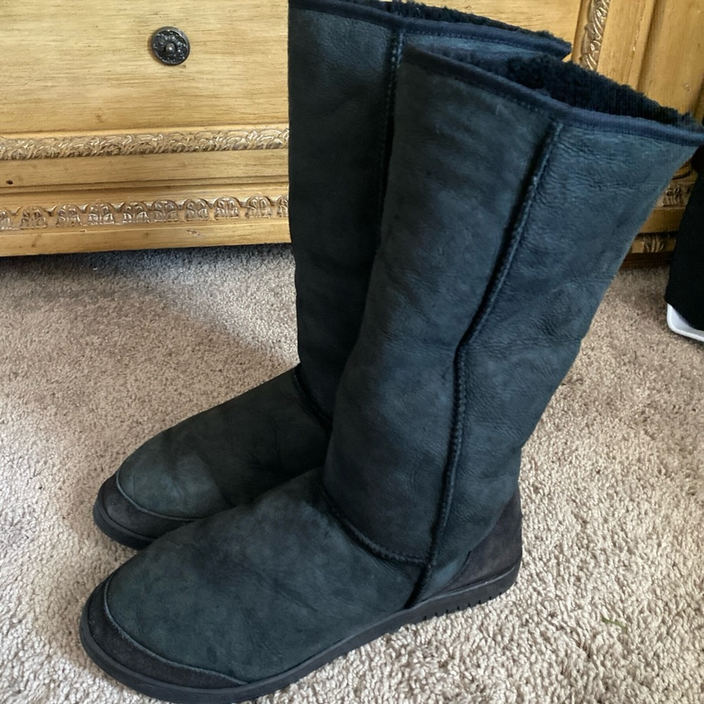 ♥️SOLD♥️Original UGG Australia black Suede Winter Boots - Picture 3 of 17